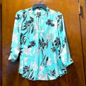 Worthington Turquoise blouse with black & white floral design, Size Petite S